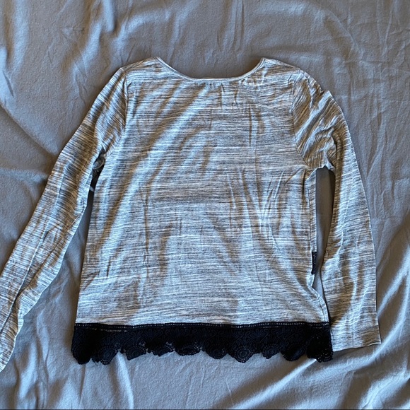 Pullover with lace detail - Picture 6 of 8